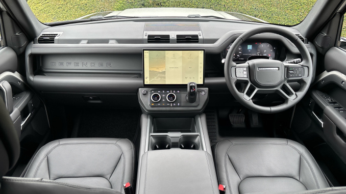 Land Rover Defender 3.0 D250 X-Dynamic HSE 110 5dr Auto Diesel Estate - Image 9